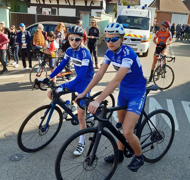 Maxim Wolf und Elia Becker vor dem Start zum Radrennen in Wintershouse